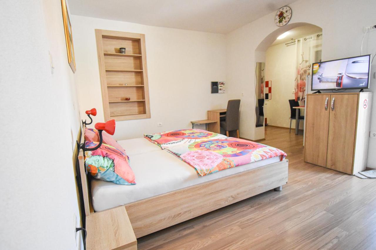 Apartmaji Sobe Zvezda *